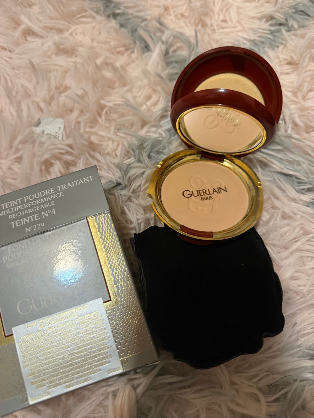 GUERLAIN Pressed Powder Compact in Beige (N°229)